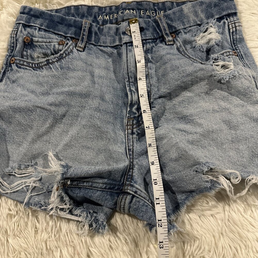 American Eagle Strigid distressed shorts curvey relaxed 4 light wash - Picture 8 of 11